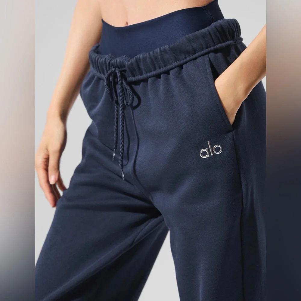 Alo Accolade Sweatpant, Navy, Size M - Picture 2 of 6